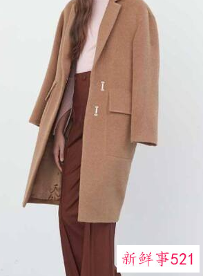 深咖啡色外套内搭