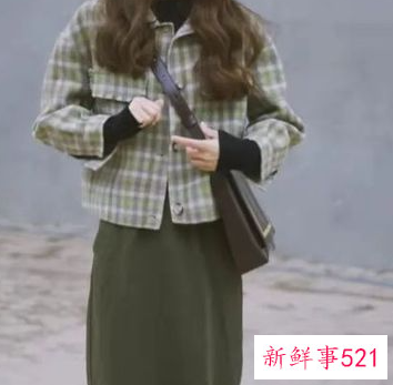 墨绿色半身裙搭配