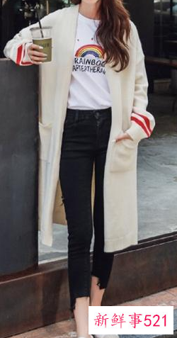 针织开衫配运动裤