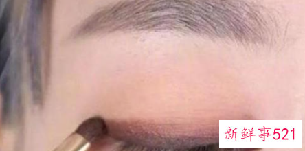 眼妆怎么画才显眼睛大