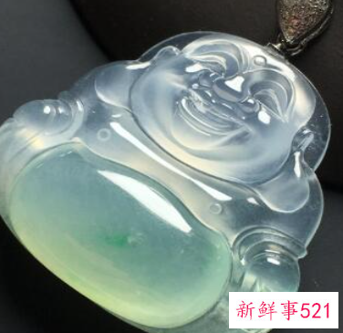 翡翠佛公脸上飘绿寓意