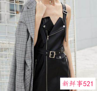 秋冬长款皮裙怎么搭配