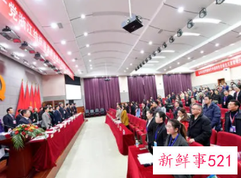 党代会对女同志着装要求