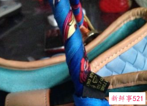 包包怎么系丝巾
