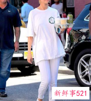 胸前有褶皱的衣服显胸大吗