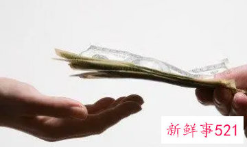 梦见同事说涨工资