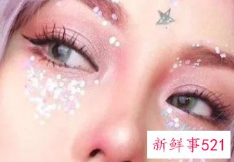 自己怎么化亮片