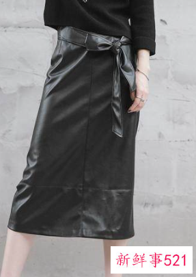 秋冬长款皮裙怎么搭配