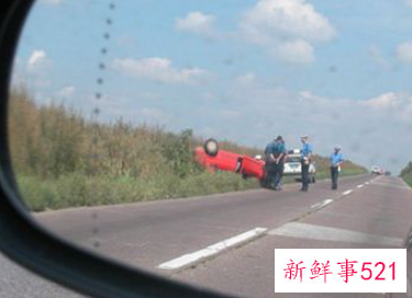 梦见车祸死人现场很惨