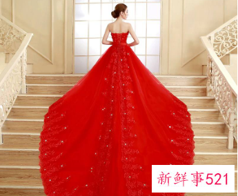 梦见自己结婚穿红色衣服是什么意思