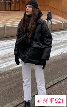 黑色大衣配什么帽子呢