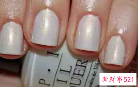 手黑美甲什么颜色好看