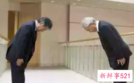 梦见鞠躬什么意思