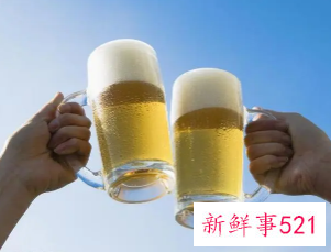 梦见自己猛喝啤酒