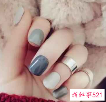 手黑美甲什么颜色好看