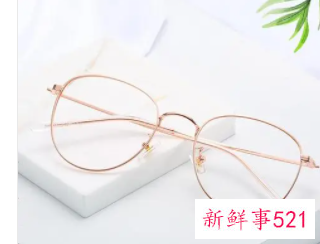 女生怎样戴眼镜好看