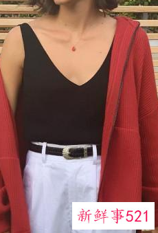 v领吊带穿搭