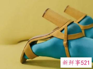 梦见自己穿很大的鞋子