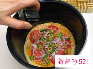 电饭煲做披萨的简单的方式