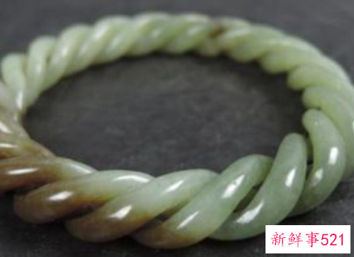 和田玉手镯戴哪只手