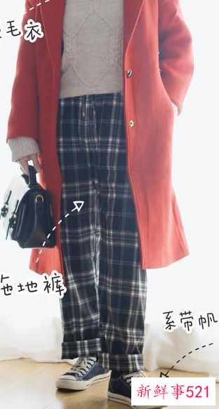 红色大衣搭什么颜色衣服