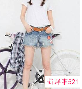 纯白t恤怎么搭配