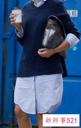 v领毛衣里面配衬衫