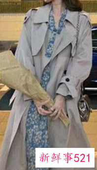 修身裙子搭配什么长外套