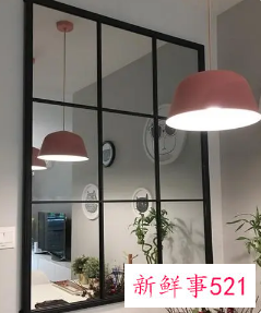 窗户外面挂镜子啥意思