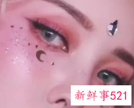 自己怎么化亮片