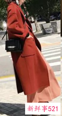 红色大衣配什么帽子