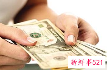 女领导喜欢男下属有哪些暗示