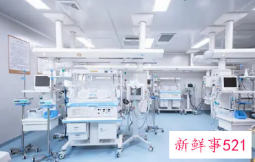 新生儿对世界比了个ok