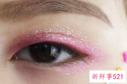 儿童妆亮片怎么贴脸上