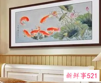 属蛇人床头挂什么画好