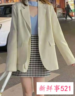 下身裙子搭配什么外套