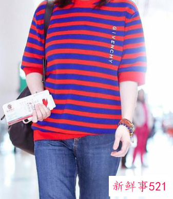 胸前有褶皱的衣服显胸大吗