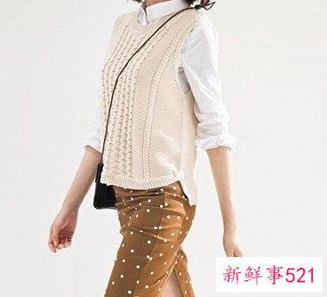 毛衣背心怎么搭配好看呢