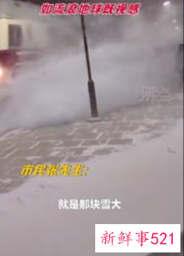 佳木斯火车驶过掀起巨大雪浪