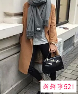 浅蓝色围巾适合什么肤色