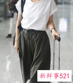 纯白t恤怎么搭配