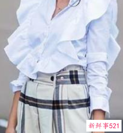 胸前有褶皱的衣服显胸大吗