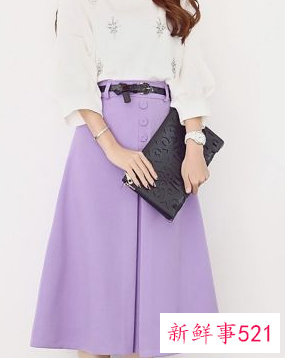 紫色连衣裙搭配什么颜色的鞋子好看