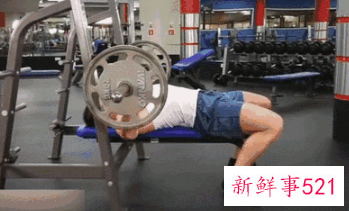 练胸的动作顺序