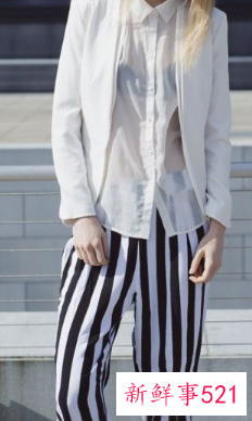 黑白条纹裤子搭配什么上衣