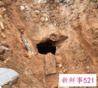 梦见古墓被挖开是什么意思