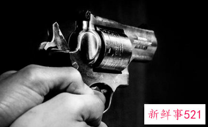 梦见抢夺敌人的枪是什么意思