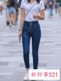 休闲简约风格服装