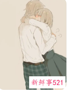 女生主动环抱男生脖子