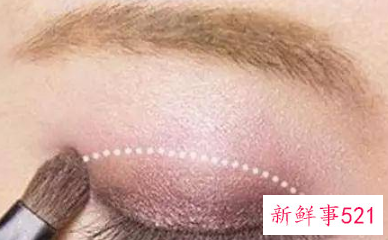 油皮肤怎么化妆不容易脱妆